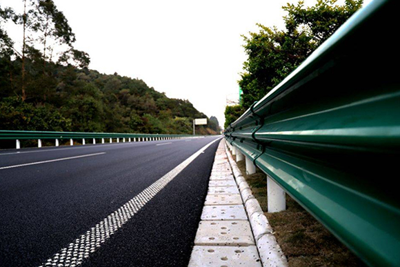 马鞍山高速公路护栏的常用类型
